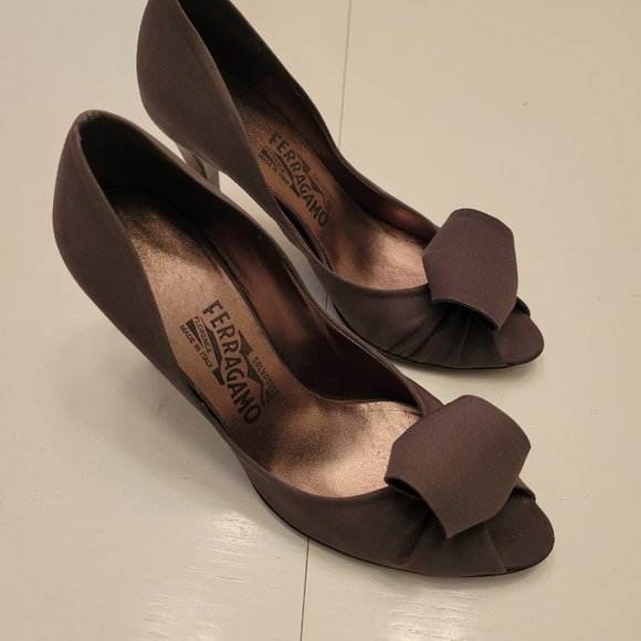 Ferregamo Celtic Grey Heels